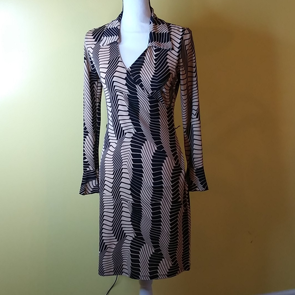 BLU REED Dress long sleeves black/tan.size medium